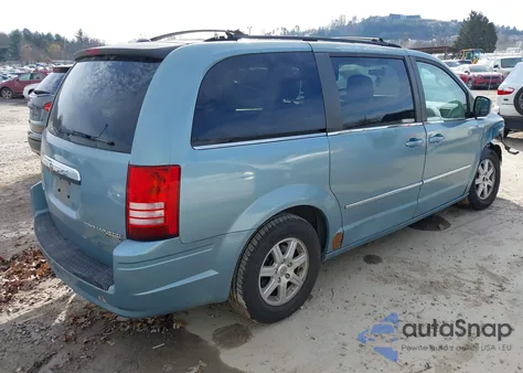2010 Chrysler Town & Country Touring z USA, uszkodzony, nr VIN 2A4RR5D15AR329257